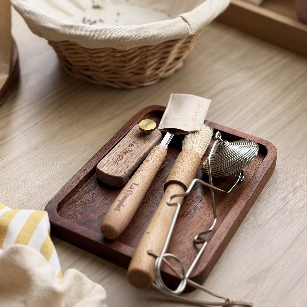 Wooden Bread Lame, French Inspired Sourdough Scoring Tool with 5 Blades